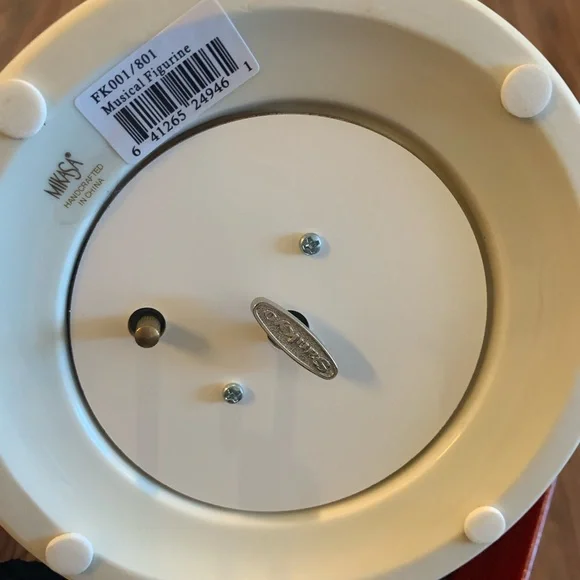 Mikasa christmas musical figurine - Picture 6 of 8